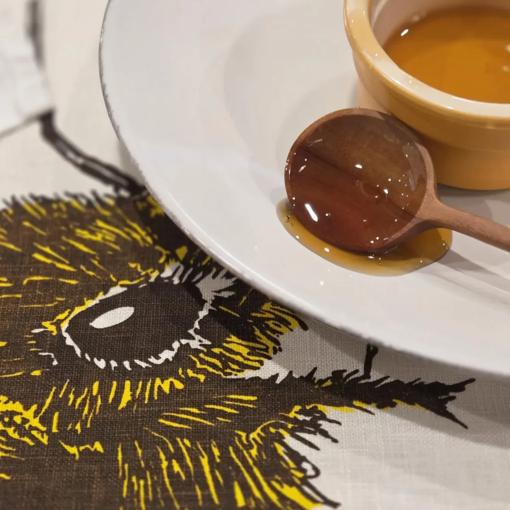 2 Honey Bees White Linen Tea Towel